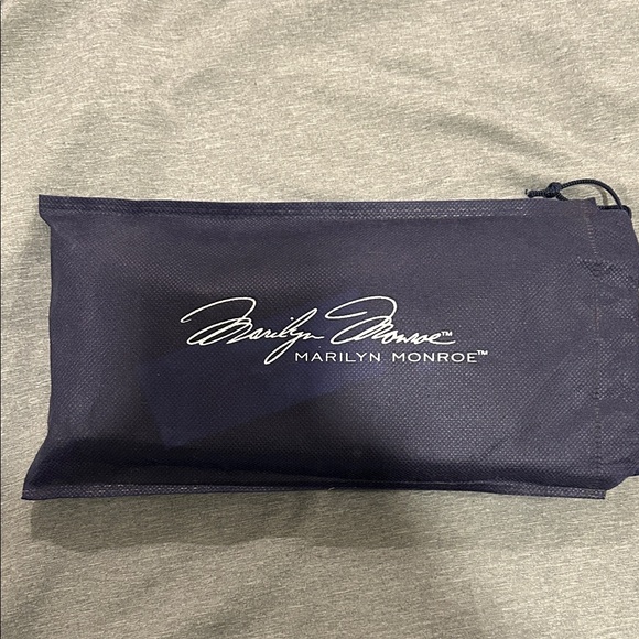 Marilyn Monroe Navy Clutch with Gold Details - Picture 4 of 4